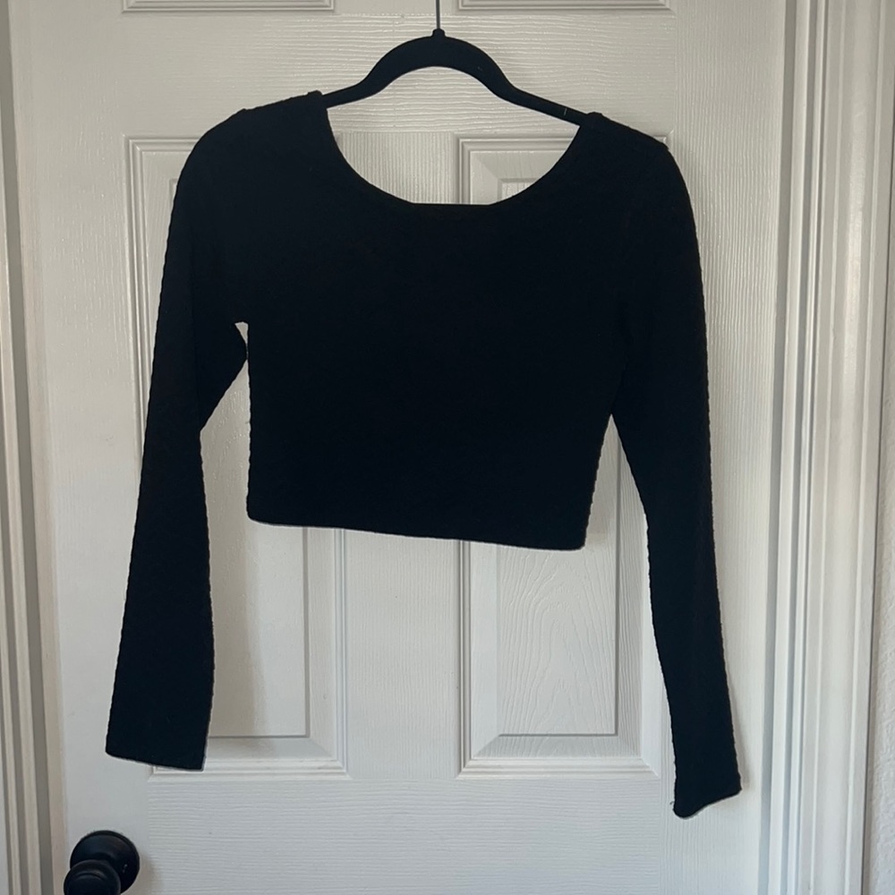 I got sleeve black crop top